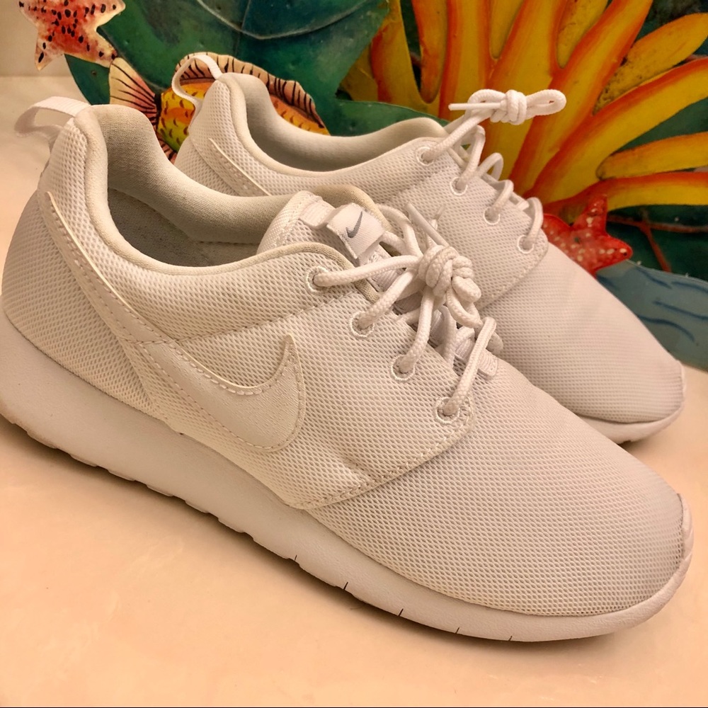 All White Nike Roshe Run
